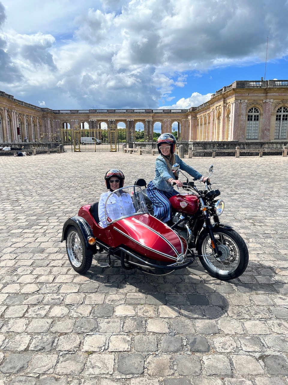 Family tour of Versailles