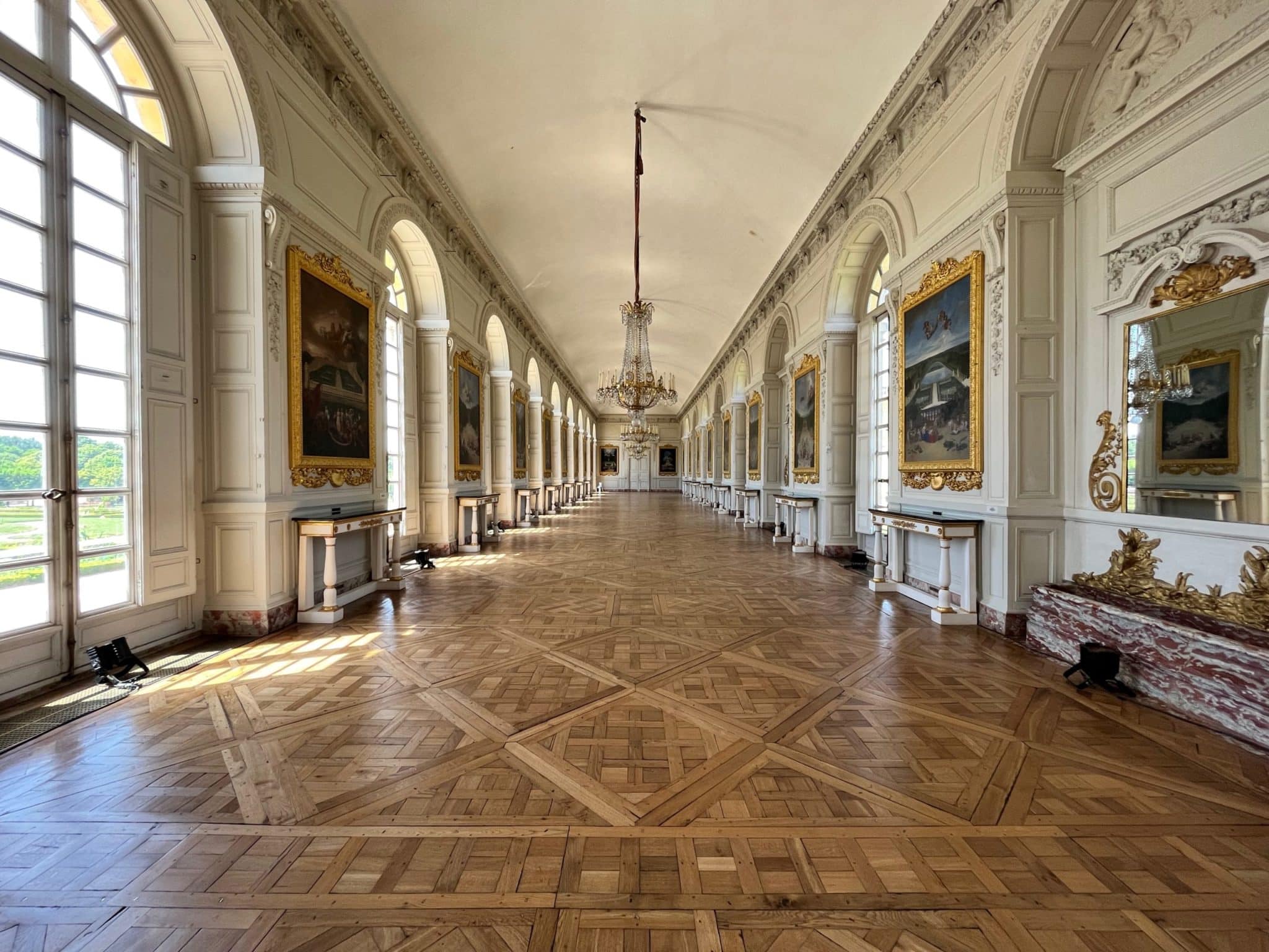 Hall du Grand Trianon empty