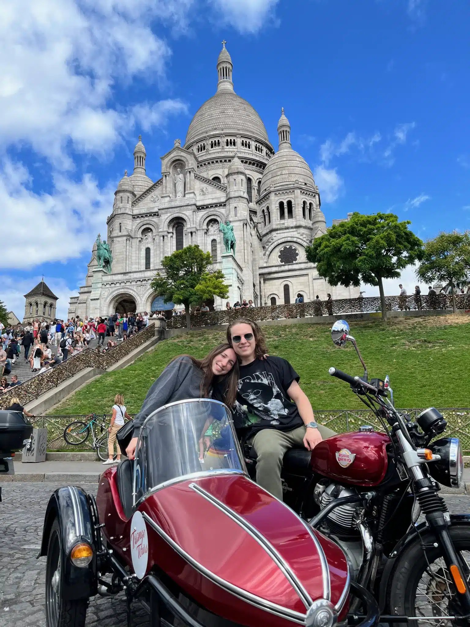 Visite the iconic Montmartre neighborhood on a thrilling sidecar motorcycle ride!