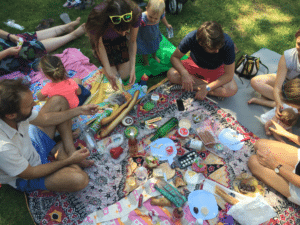 Read more about the article A Local’s Guide to the Authentic Parisian Picnic (With Your Kids!)